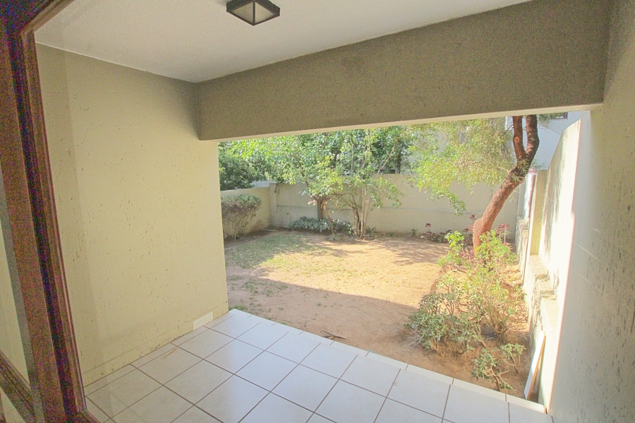 To Let 2 Bedroom Property for Rent in Broadacres Gauteng