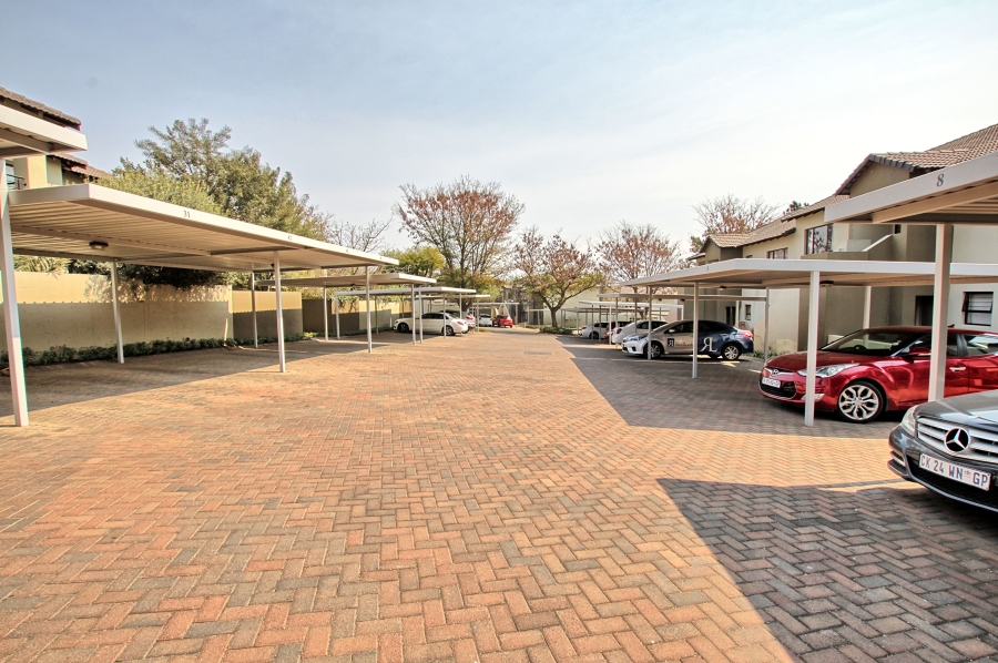 To Let 2 Bedroom Property for Rent in Broadacres Gauteng