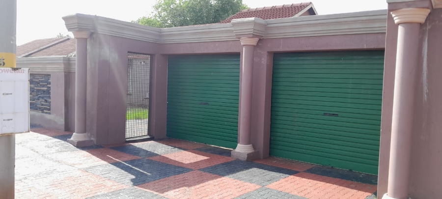 3 Bedroom Property for Sale in Dawn Park Gauteng