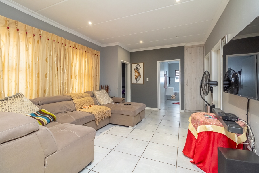 To Let 3 Bedroom Property for Rent in Homes Haven Gauteng