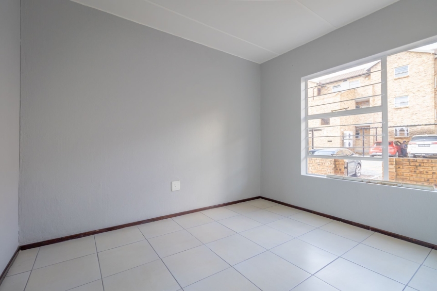 2 Bedroom Property for Sale in Honeypark Gauteng