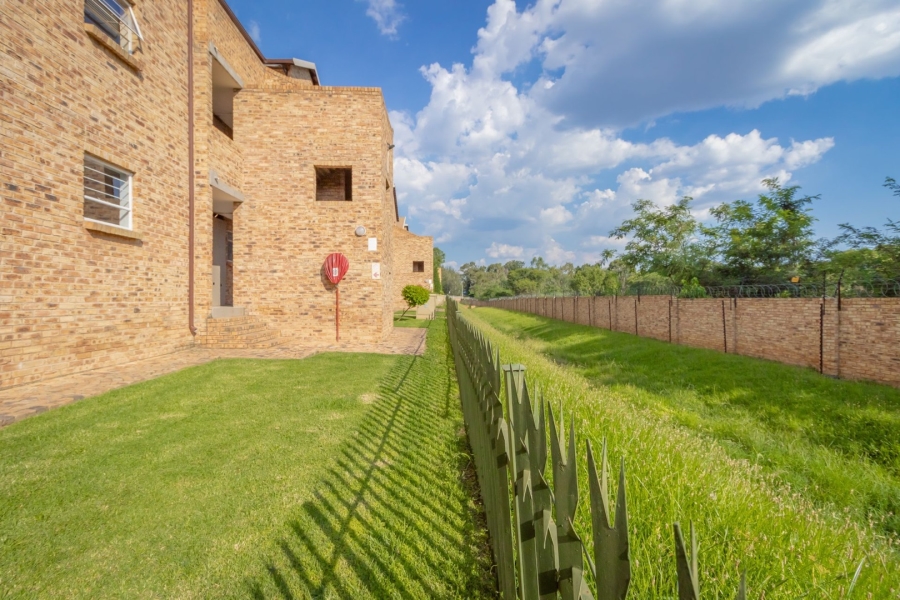 2 Bedroom Property for Sale in Honeypark Gauteng