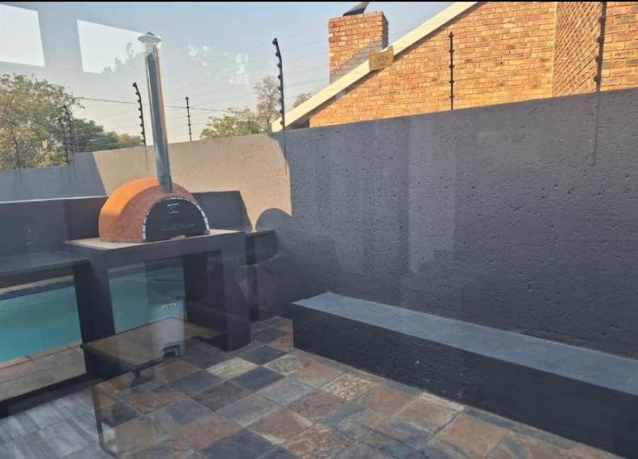 4 Bedroom Property for Sale in Erasmuskloof Gauteng