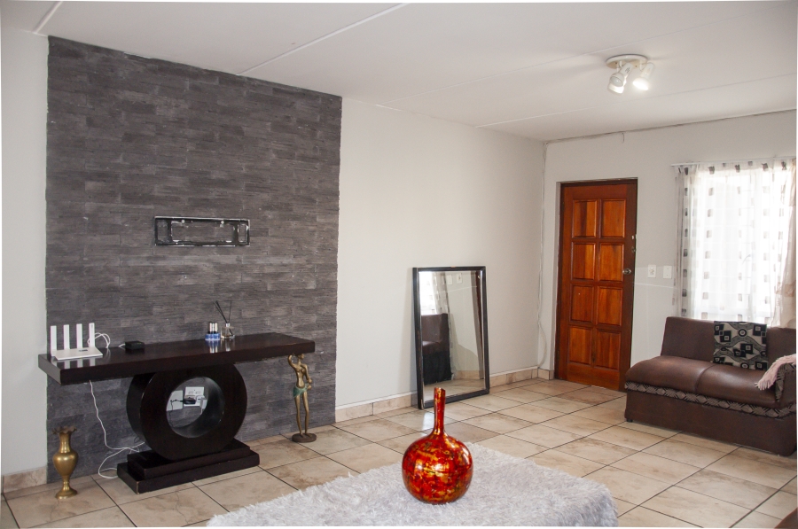 2 Bedroom Property for Sale in Vorna Valley Gauteng