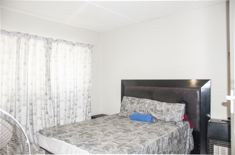 2 Bedroom Property for Sale in Vorna Valley Gauteng