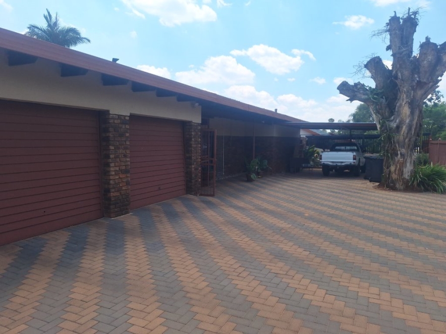 3 Bedroom Property for Sale in Dorandia Gauteng