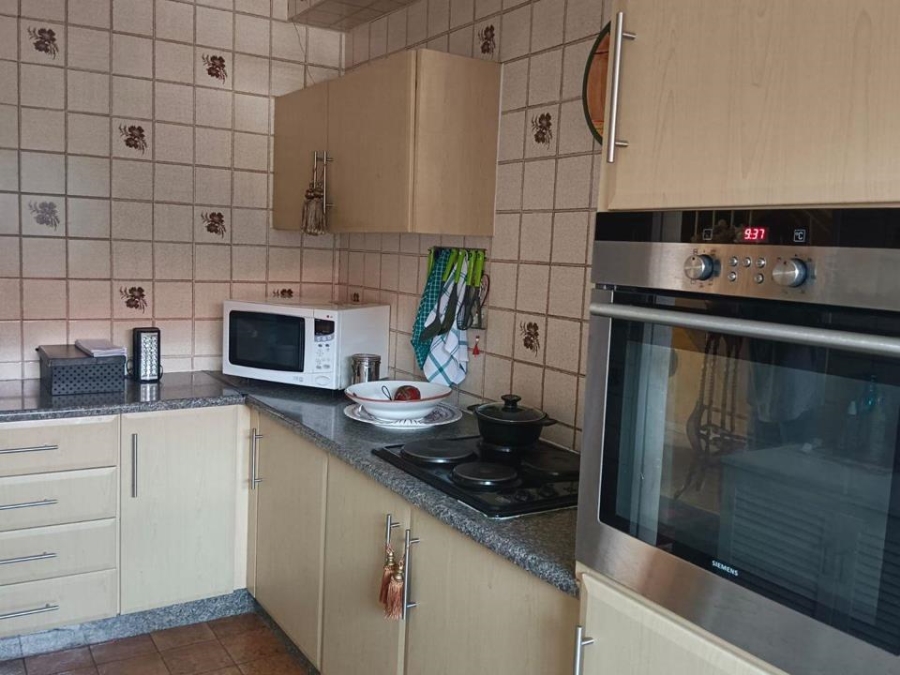 2 Bedroom Property for Sale in South Crest Gauteng