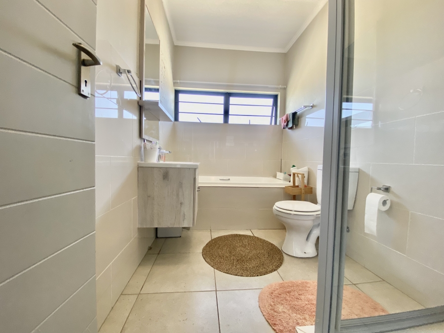 3 Bedroom Property for Sale in Amberfield Gauteng