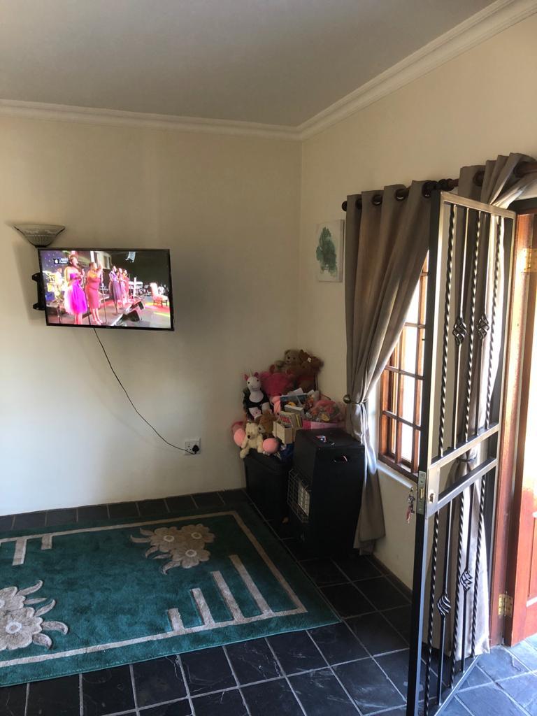 To Let 1 Bedroom Property for Rent in Linden Gauteng