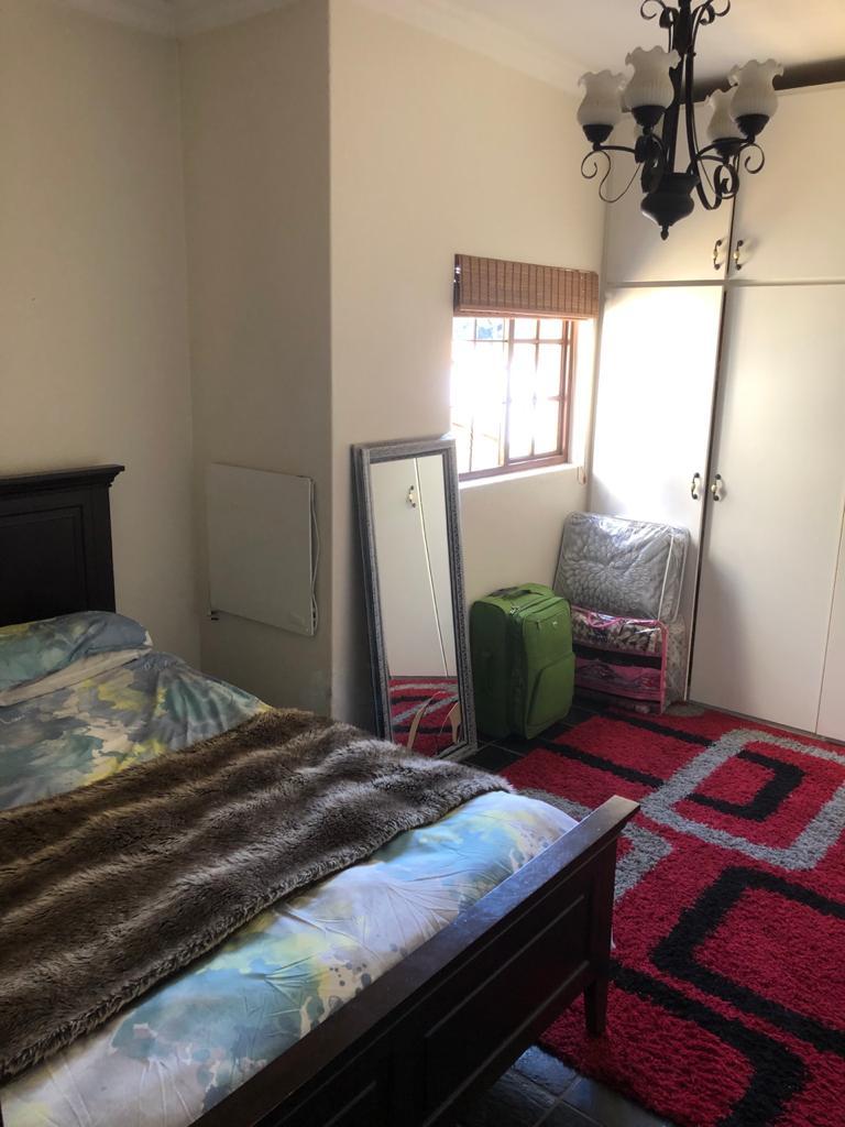 To Let 1 Bedroom Property for Rent in Linden Gauteng