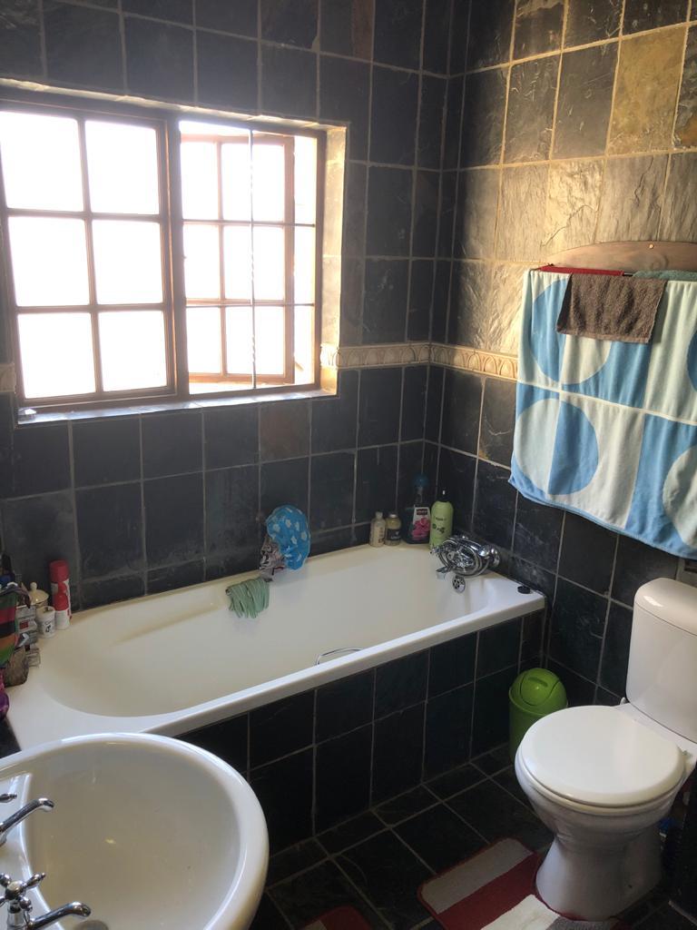 To Let 1 Bedroom Property for Rent in Linden Gauteng