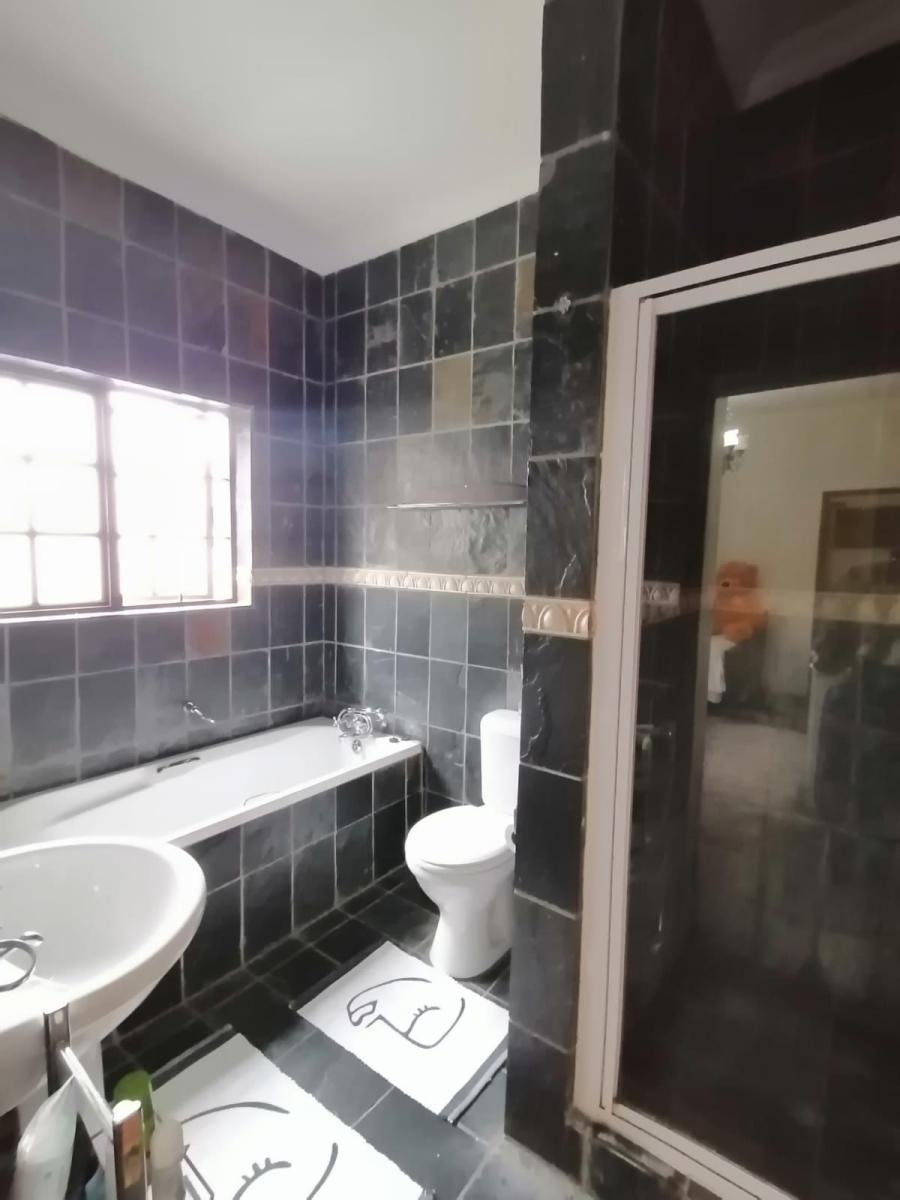 To Let 1 Bedroom Property for Rent in Linden Gauteng