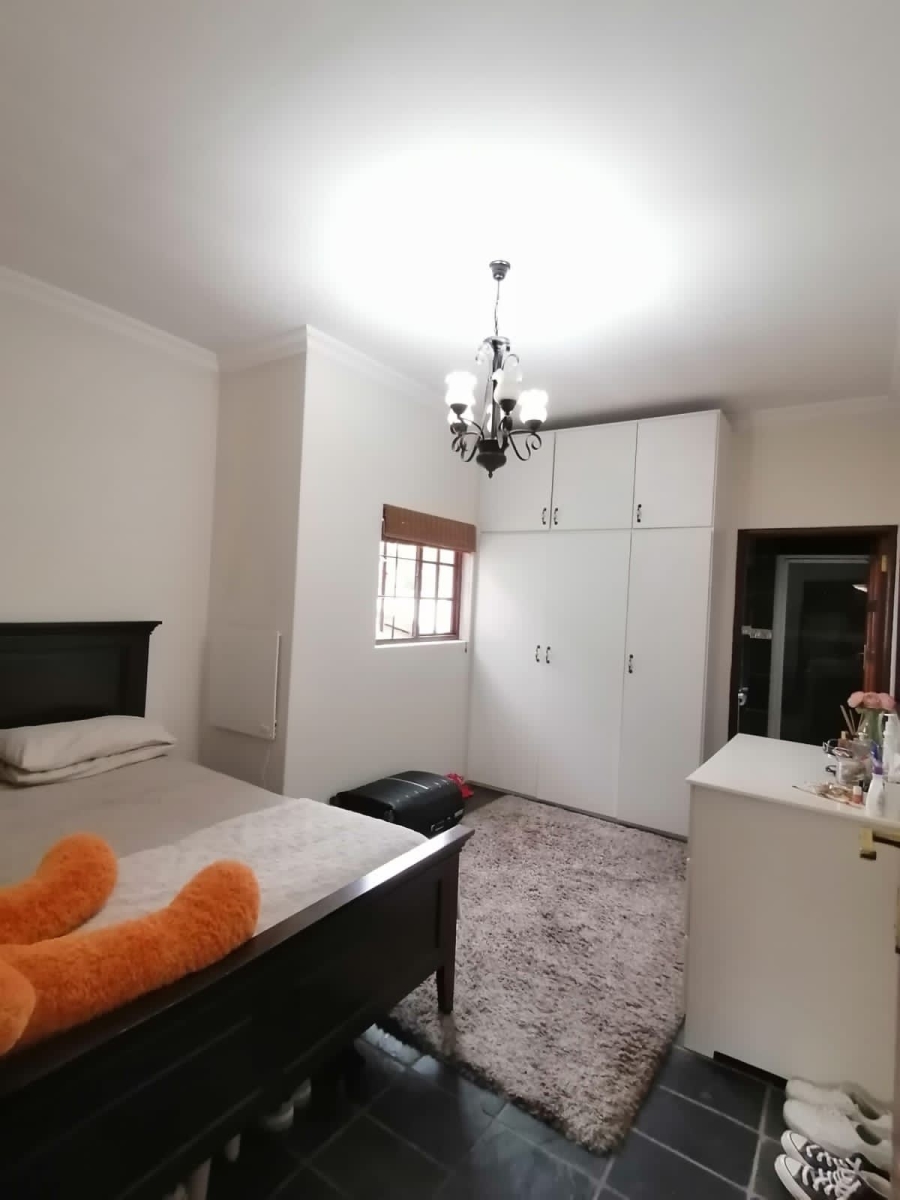 To Let 1 Bedroom Property for Rent in Linden Gauteng