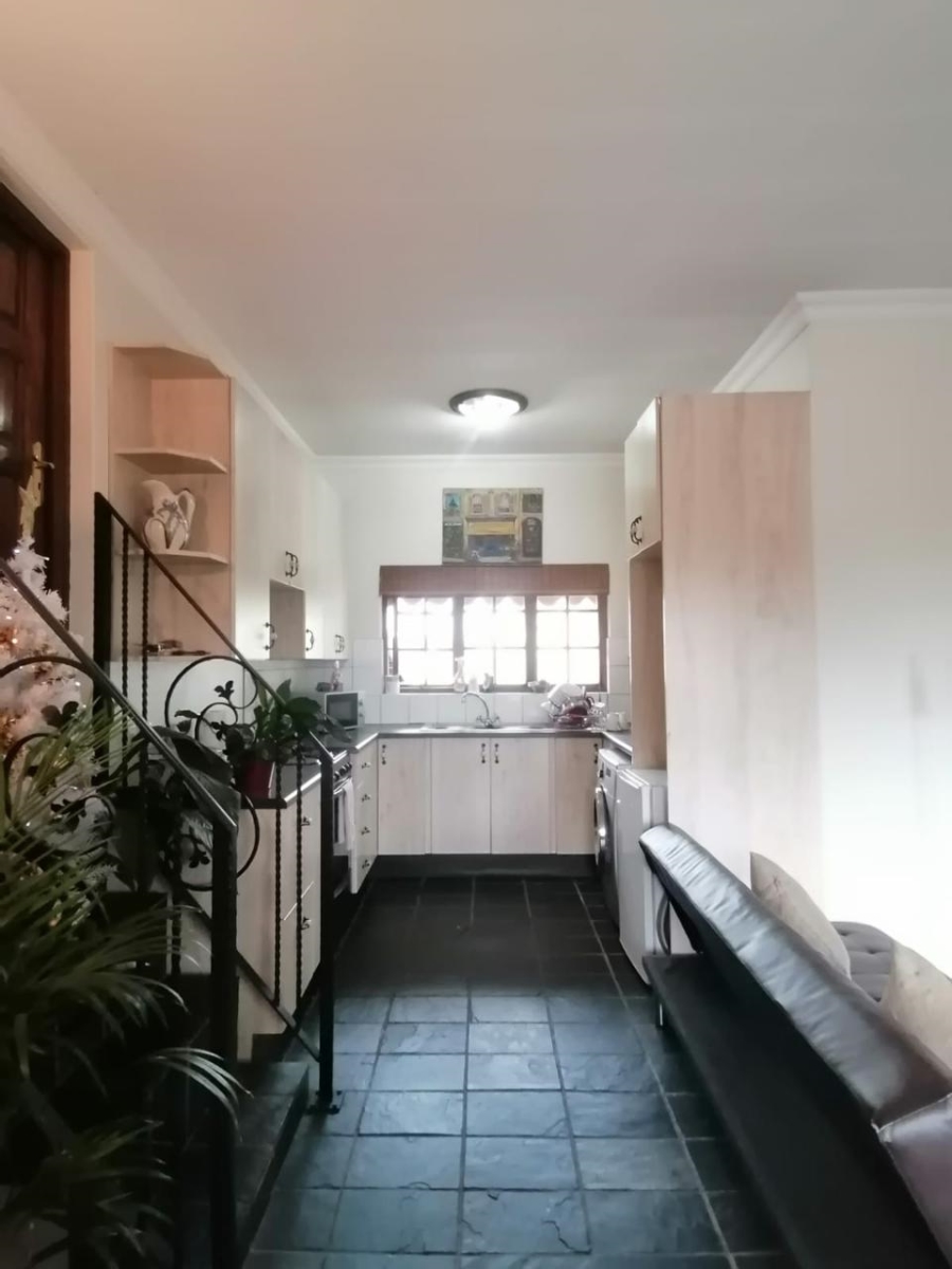 To Let 1 Bedroom Property for Rent in Linden Gauteng