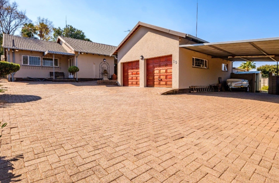 4 Bedroom Property for Sale in Mulbarton Gauteng