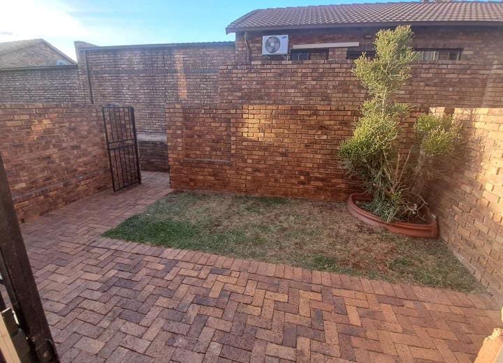 To Let 2 Bedroom Property for Rent in Halfway Gardens Gauteng