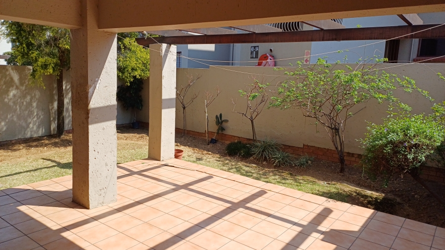 To Let 2 Bedroom Property for Rent in Sunninghill Gauteng