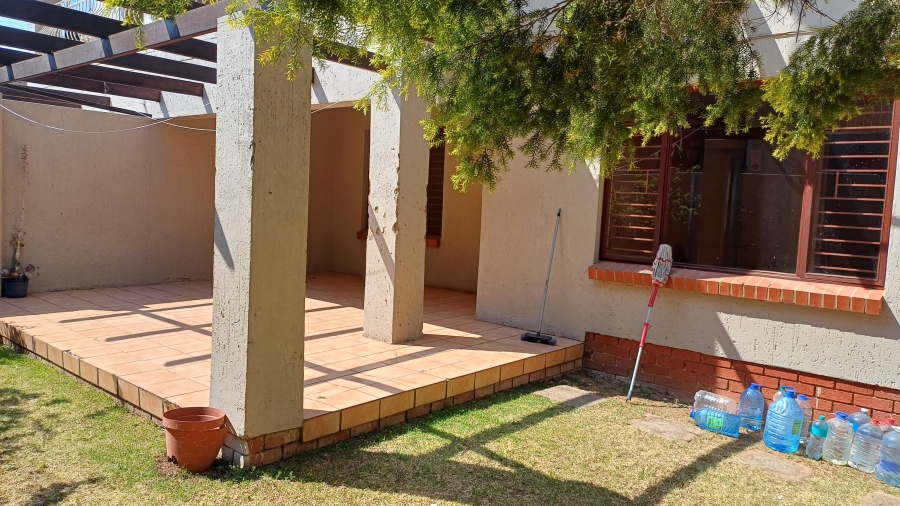 To Let 2 Bedroom Property for Rent in Sunninghill Gauteng