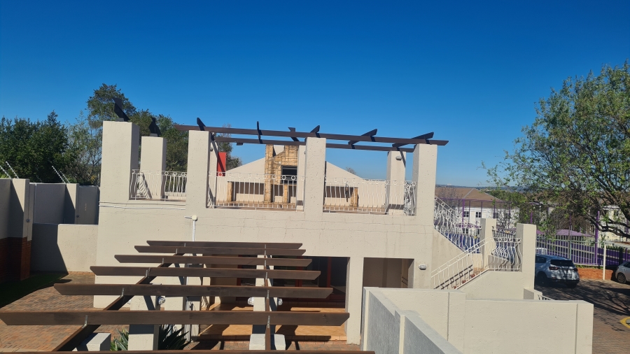 To Let 2 Bedroom Property for Rent in Sunninghill Gauteng