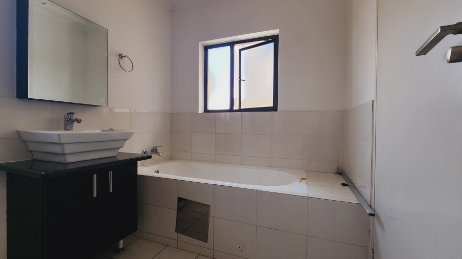 2 Bedroom Property for Sale in Noordwyk Gauteng