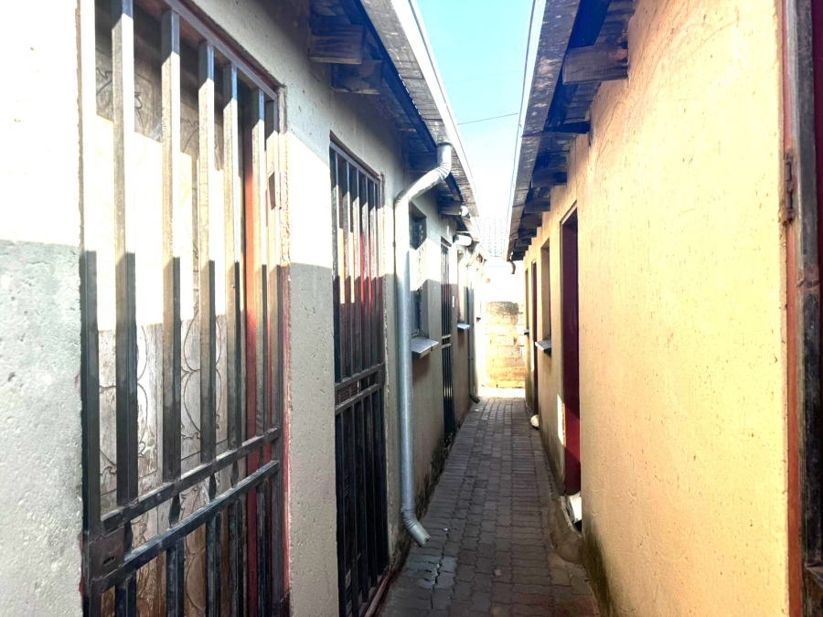 9 Bedroom Property for Sale in Ililiba Gauteng