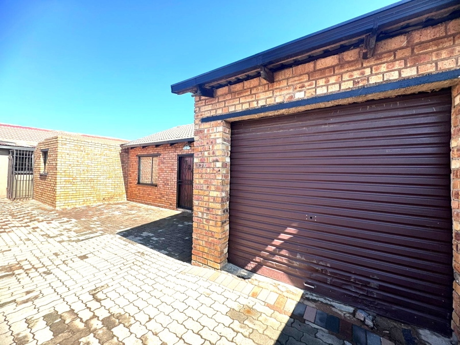 9 Bedroom Property for Sale in Ililiba Gauteng