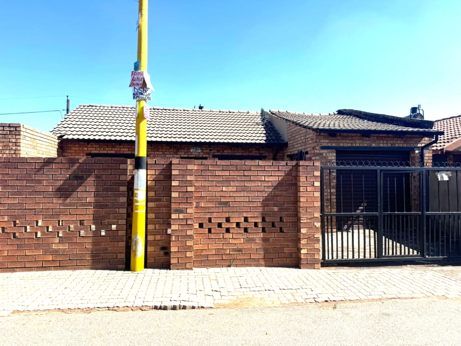 9 Bedroom Property for Sale in Ililiba Gauteng