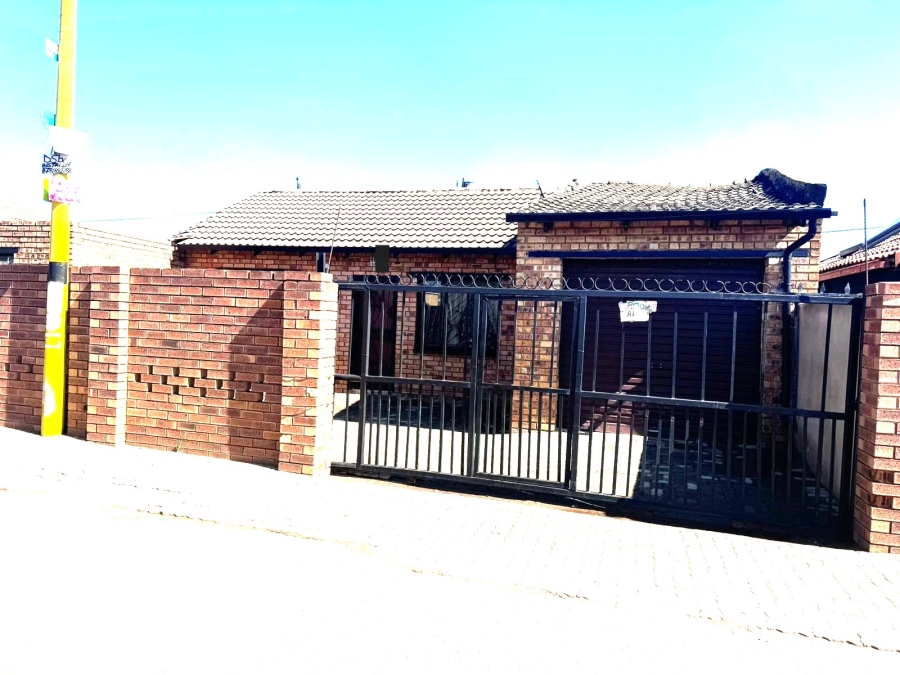 9 Bedroom Property for Sale in Ililiba Gauteng