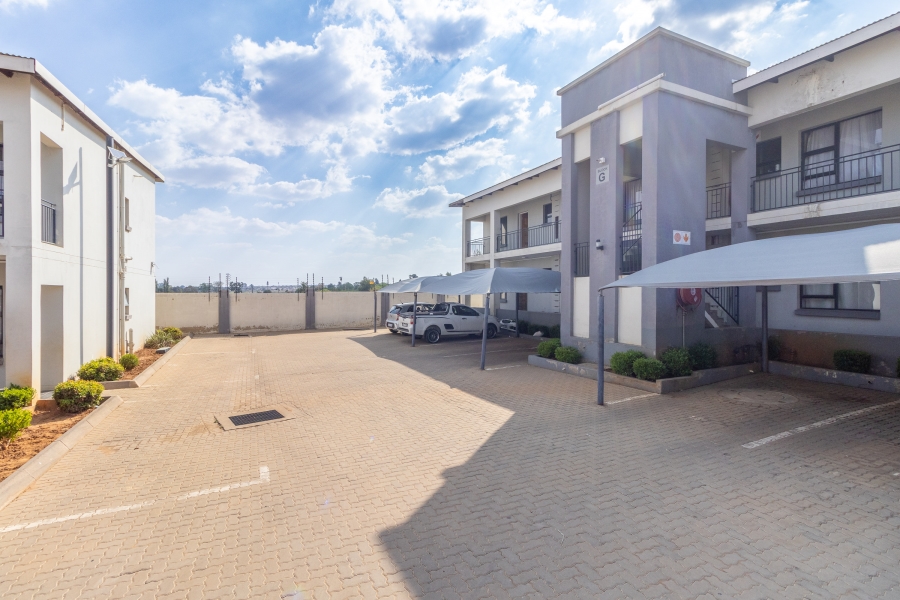 2 Bedroom Property for Sale in Witpoortjie Gauteng