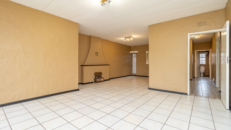 2 Bedroom Property for Sale in Greenhills Gauteng