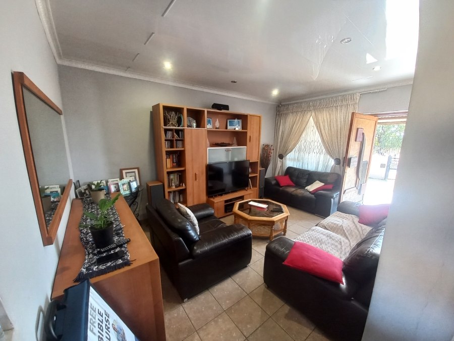 3 Bedroom Property for Sale in Kwaggasrand Gauteng