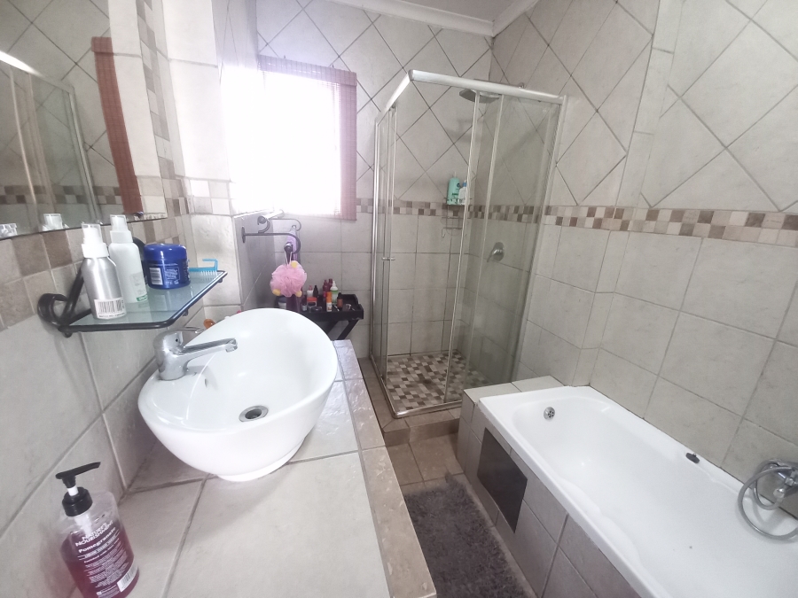 3 Bedroom Property for Sale in Kwaggasrand Gauteng