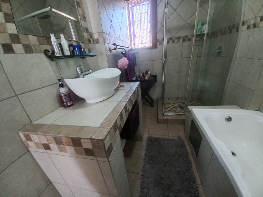 3 Bedroom Property for Sale in Kwaggasrand Gauteng