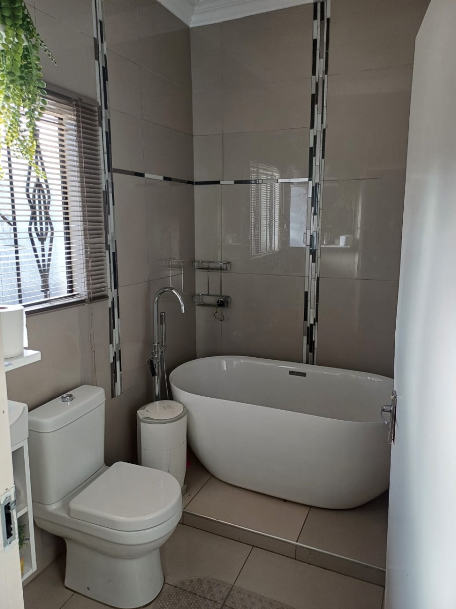 4 Bedroom Property for Sale in Nellmapius Gauteng