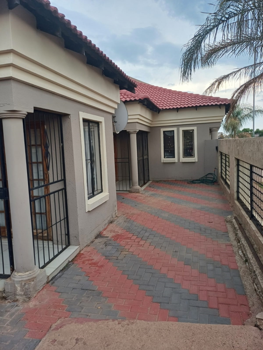 4 Bedroom Property for Sale in Nellmapius Gauteng