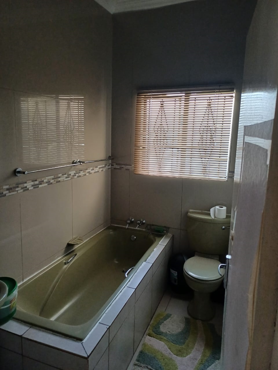 4 Bedroom Property for Sale in Nellmapius Gauteng