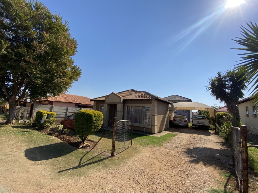 3 Bedroom Property for Sale in Rosslyn Gauteng