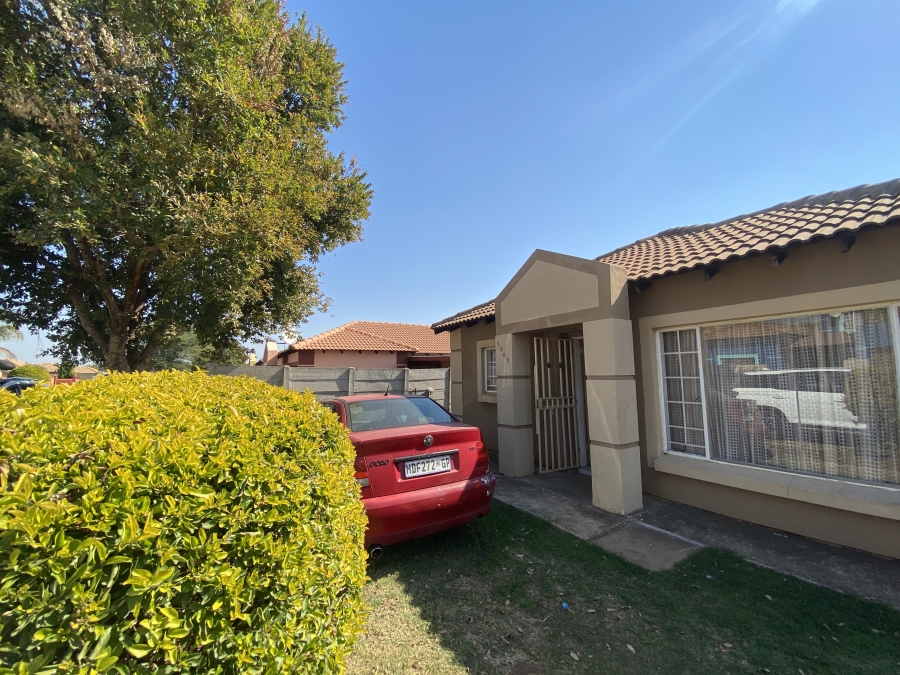 3 Bedroom Property for Sale in Rosslyn Gauteng