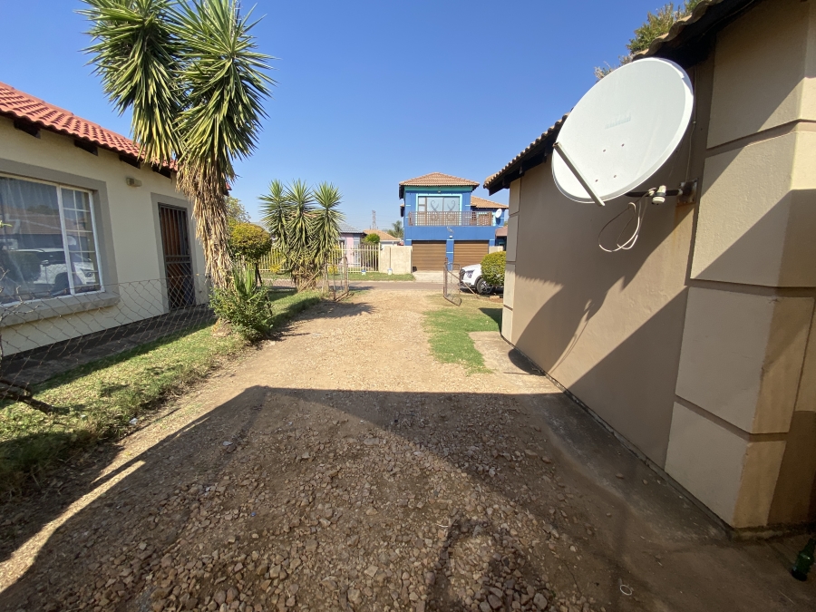 3 Bedroom Property for Sale in Rosslyn Gauteng