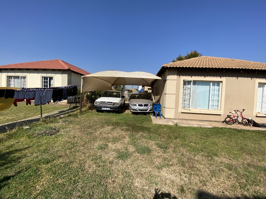 3 Bedroom Property for Sale in Rosslyn Gauteng