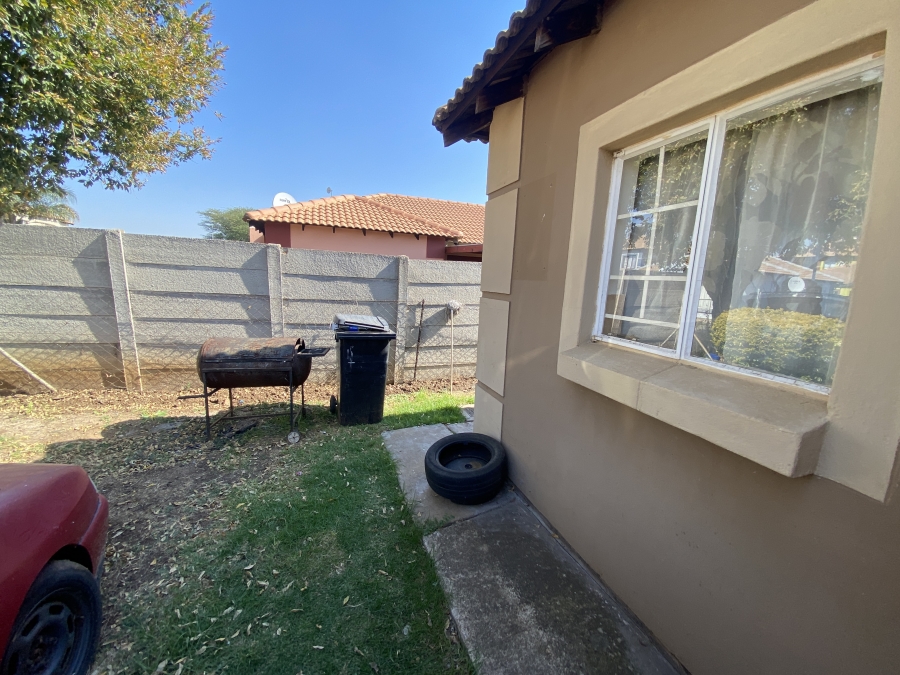 3 Bedroom Property for Sale in Rosslyn Gauteng