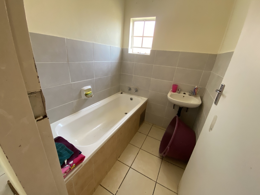 3 Bedroom Property for Sale in Rosslyn Gauteng