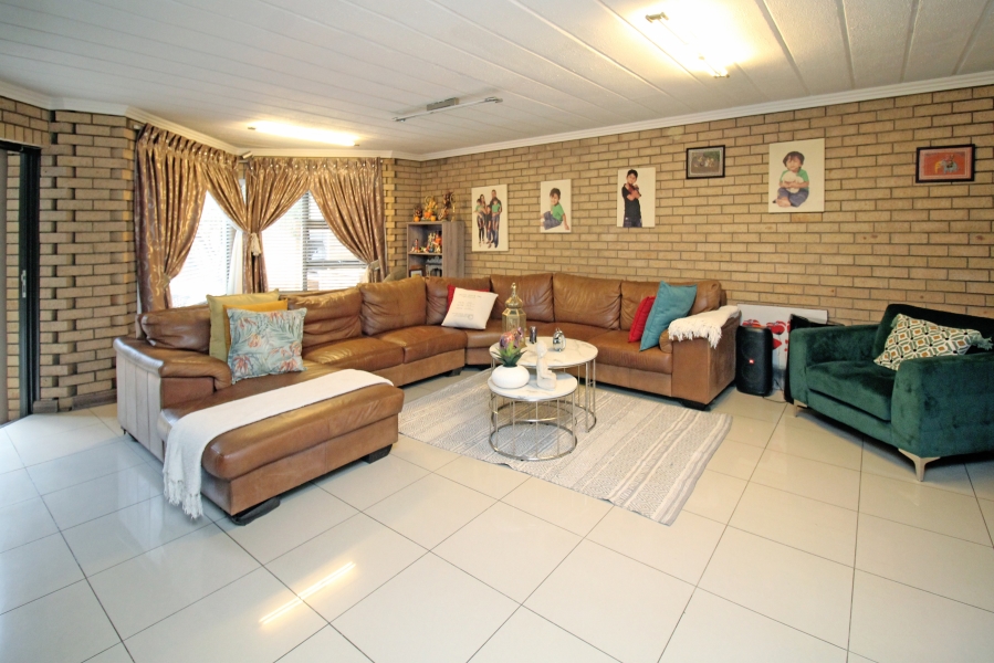 4 Bedroom Property for Sale in Halfway Gardens Gauteng