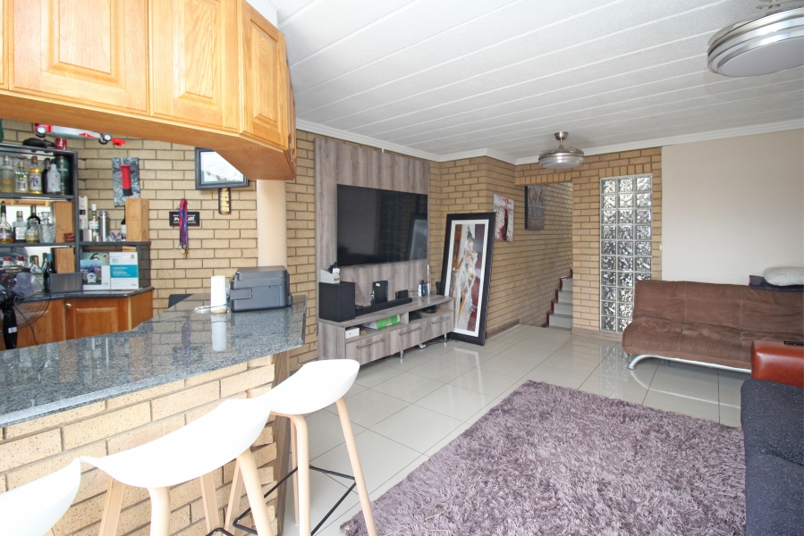 4 Bedroom Property for Sale in Halfway Gardens Gauteng