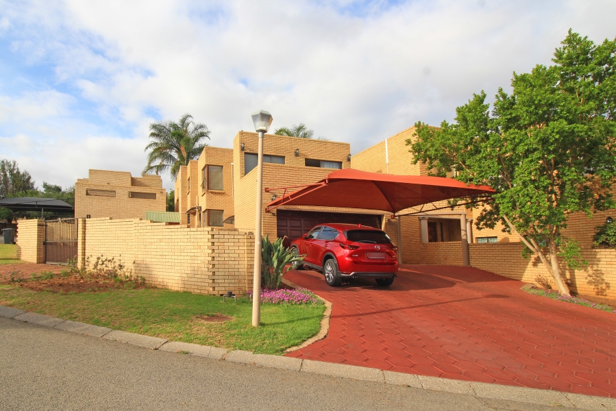 4 Bedroom Property for Sale in Halfway Gardens Gauteng