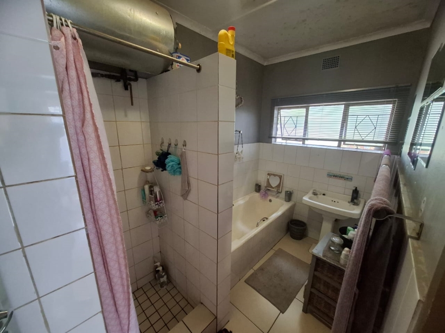 4 Bedroom Property for Sale in Sinoville Gauteng