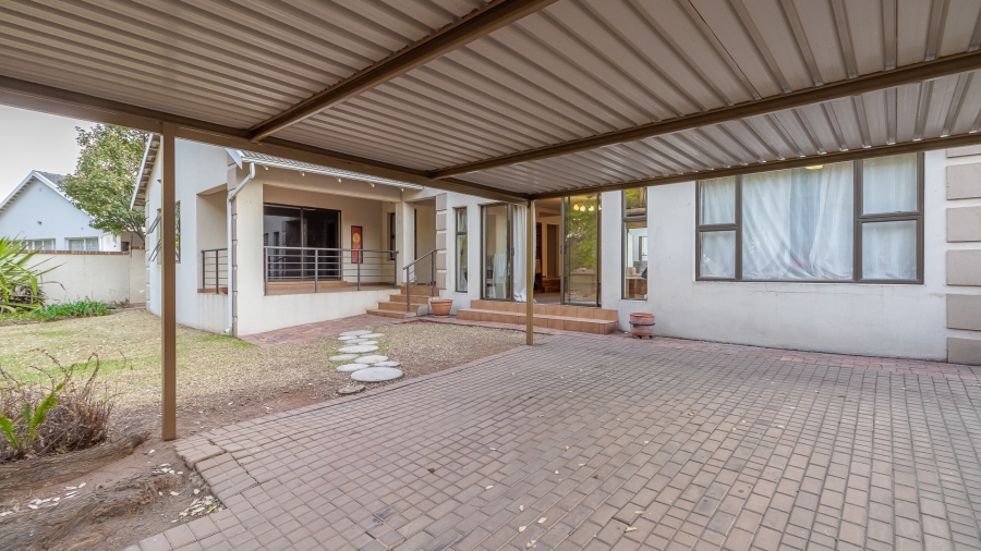 To Let 5 Bedroom Property for Rent in Blairgowrie Gauteng