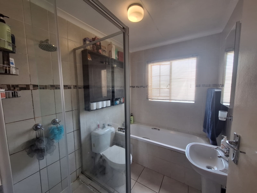 2 Bedroom Property for Sale in Annlin Gauteng