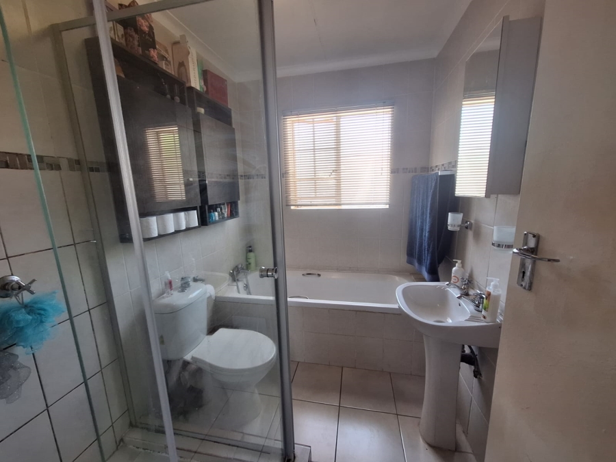 2 Bedroom Property for Sale in Annlin Gauteng