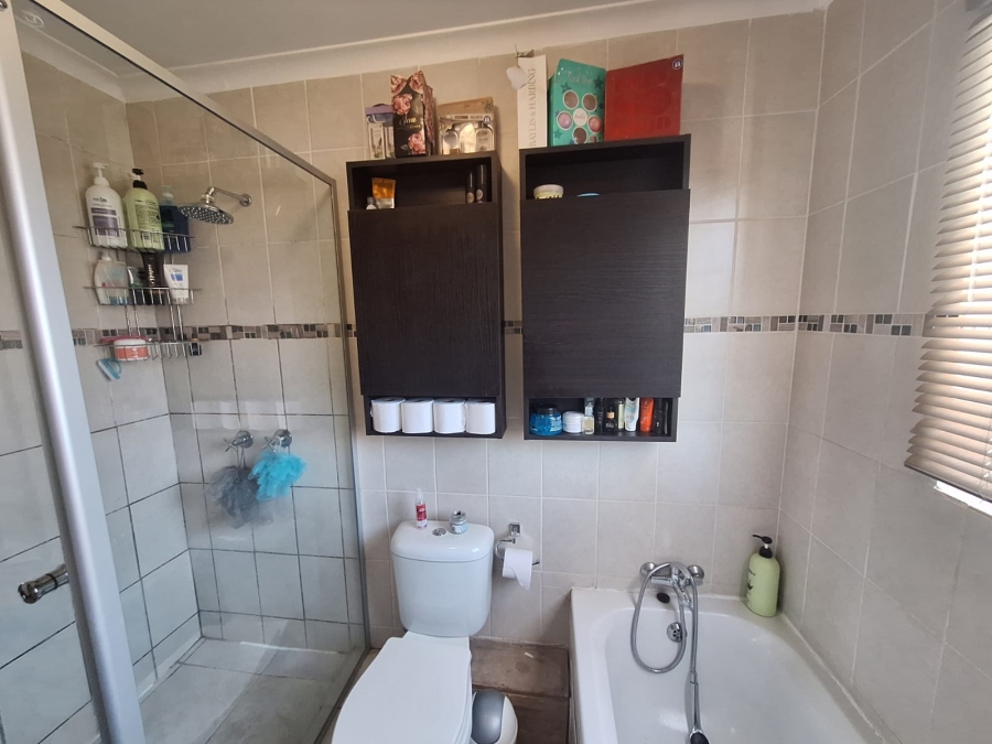 2 Bedroom Property for Sale in Annlin Gauteng